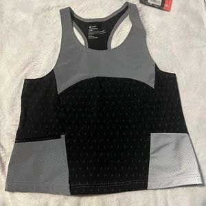 Oiselle lightening layer black reflective lightening print tank top. Size L/XL.